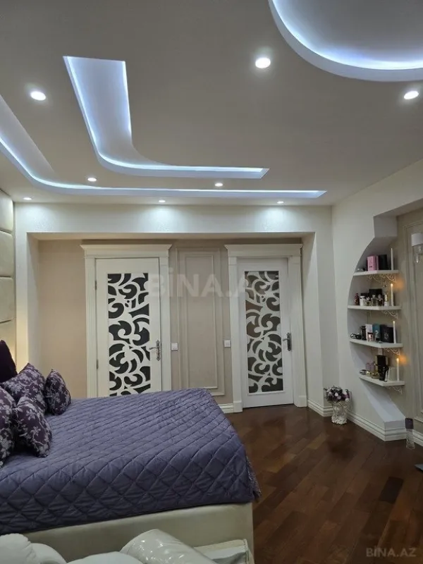 Satılır 4 otaqlı mənzil 217 m²