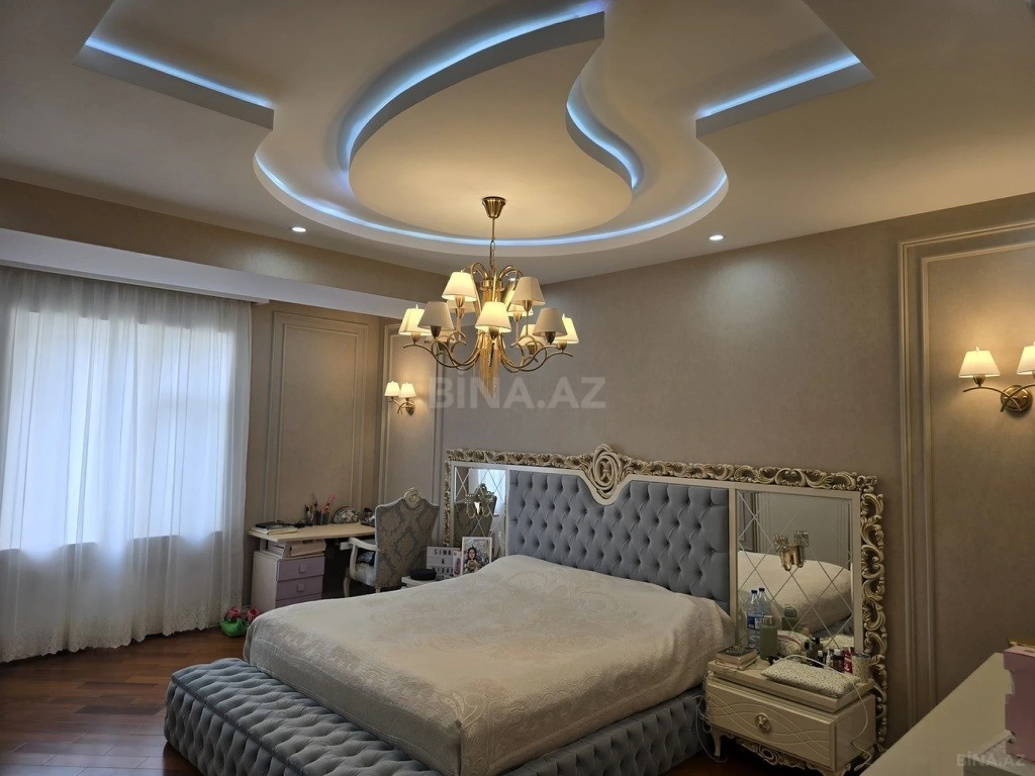 Satılır 4 otaqlı mənzil 217 m²