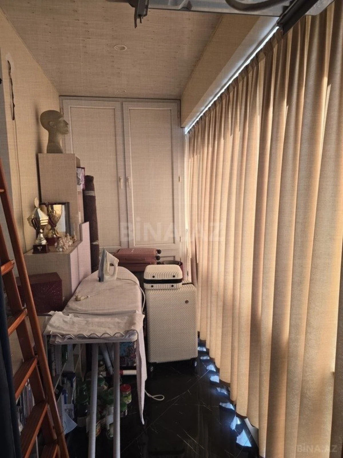 Satılır 4 otaqlı mənzil 217 m²