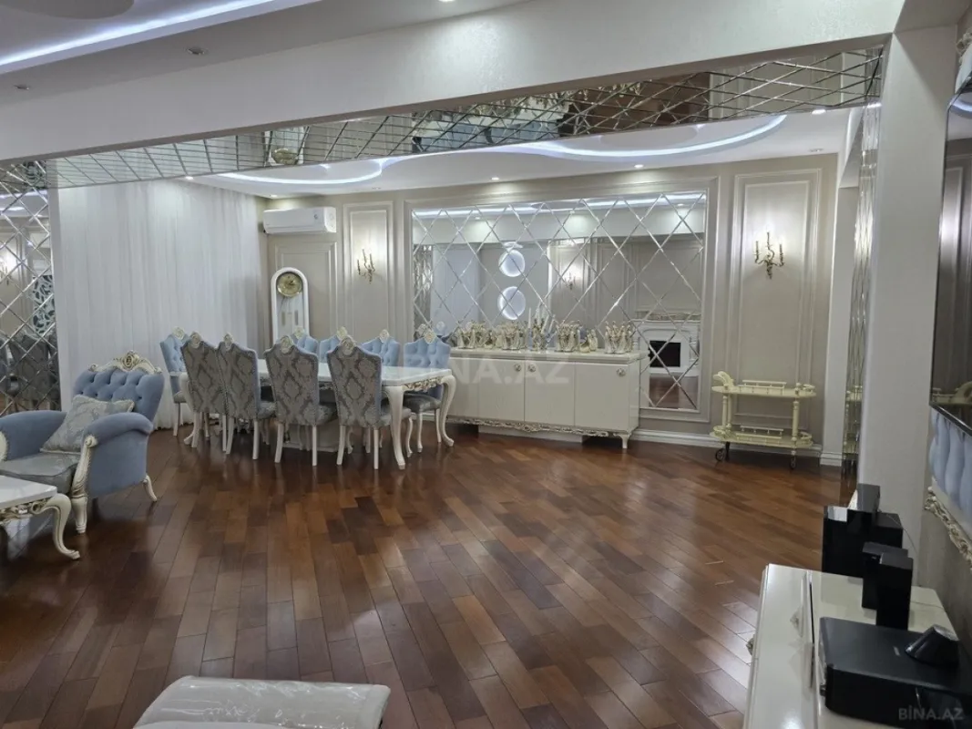 Satılır 4 otaqlı mənzil 217 m²