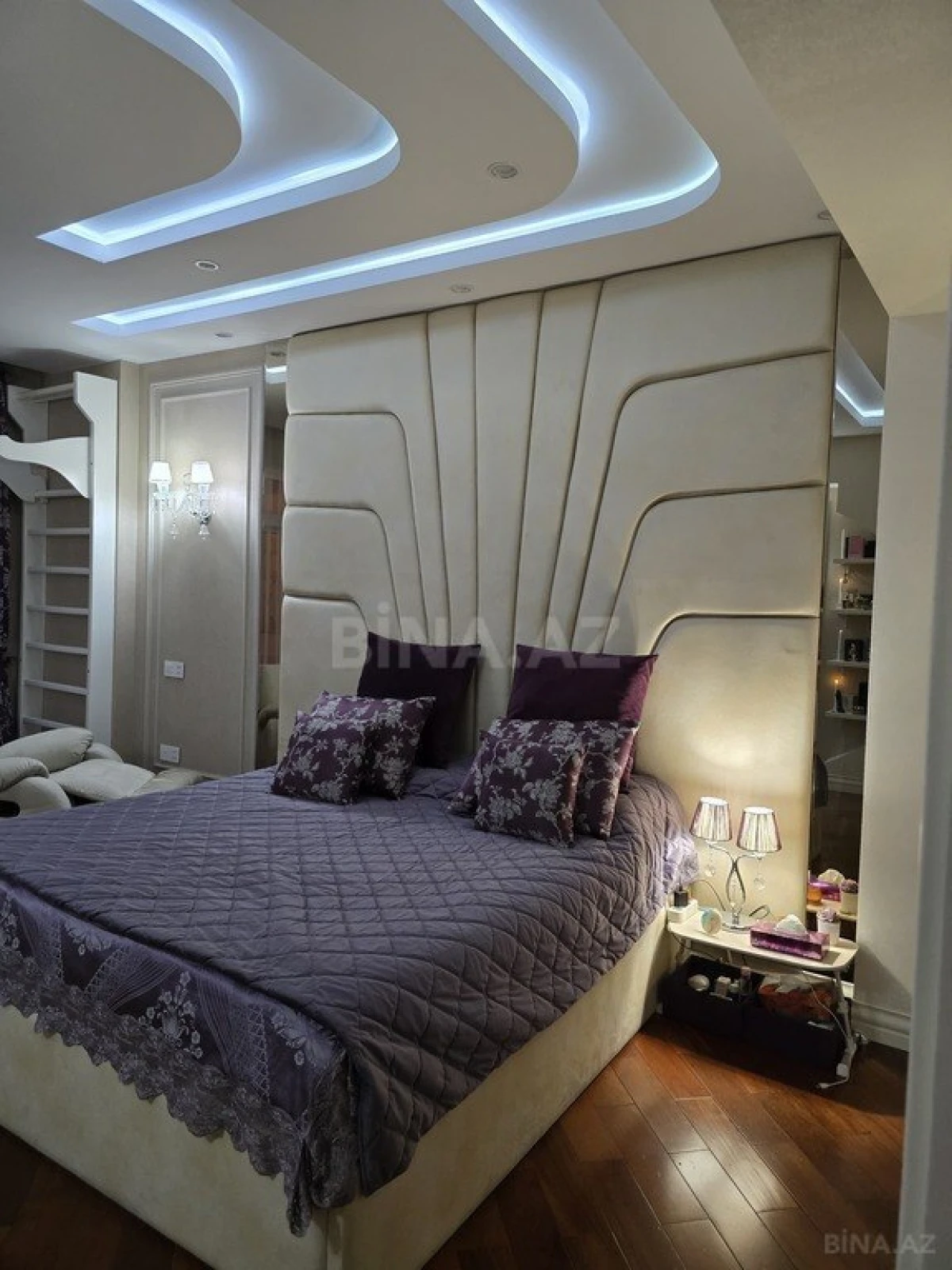 Satılır 4 otaqlı mənzil 217 m²