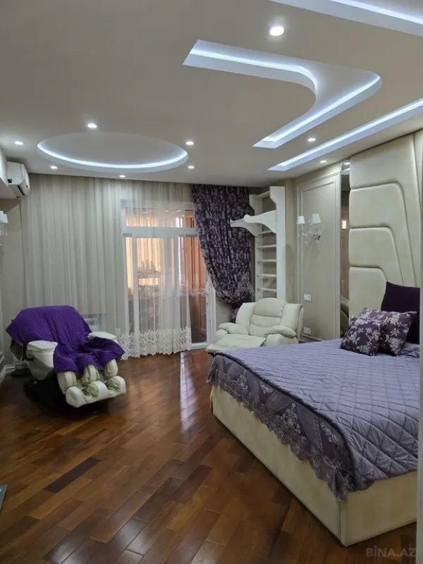 Satılır 4 otaqlı mənzil 217 m²