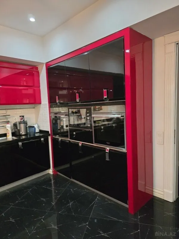 Satılır 4 otaqlı mənzil 217 m²