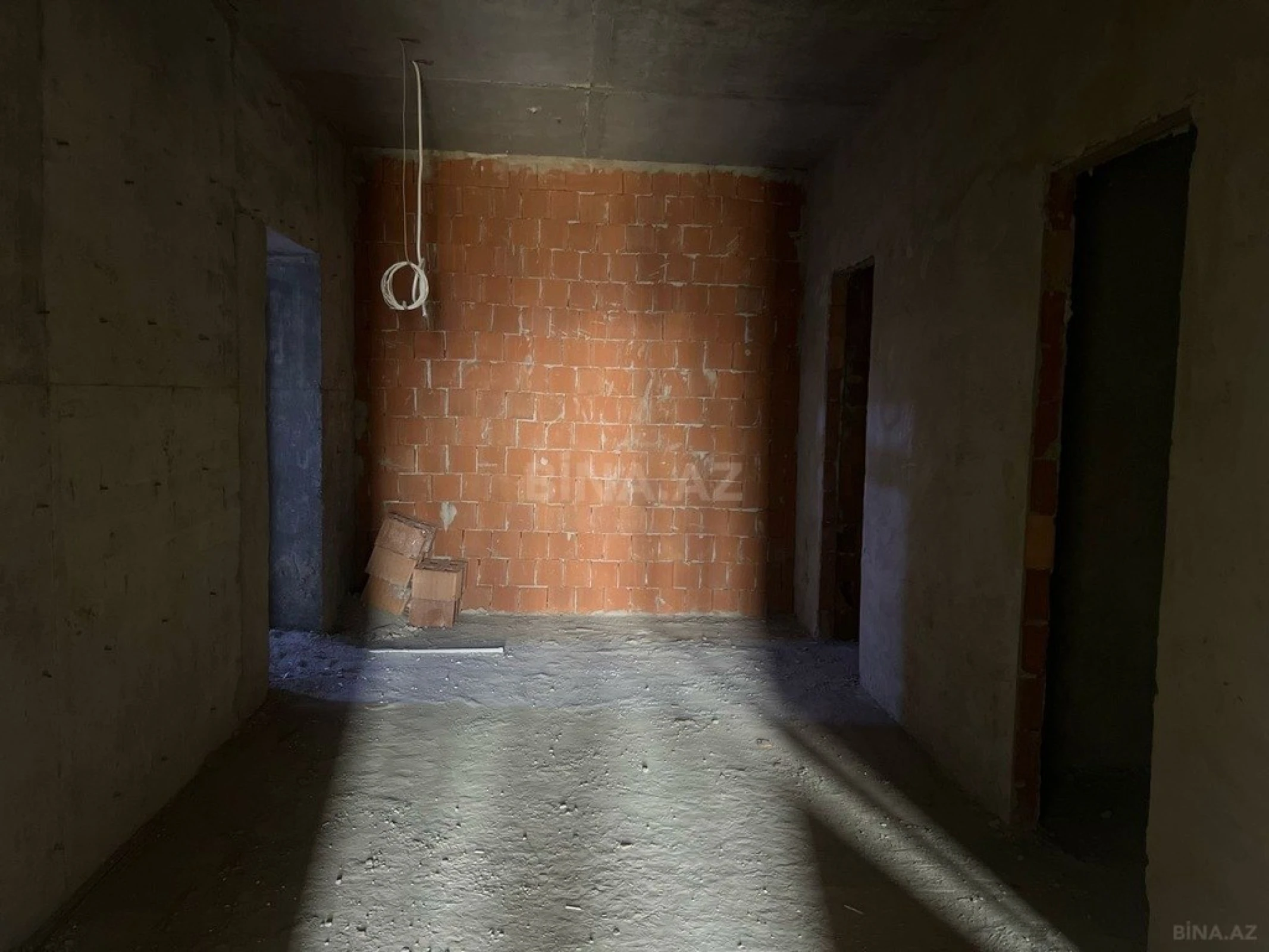 Satılır 2 otaqlı mənzil 82 m²