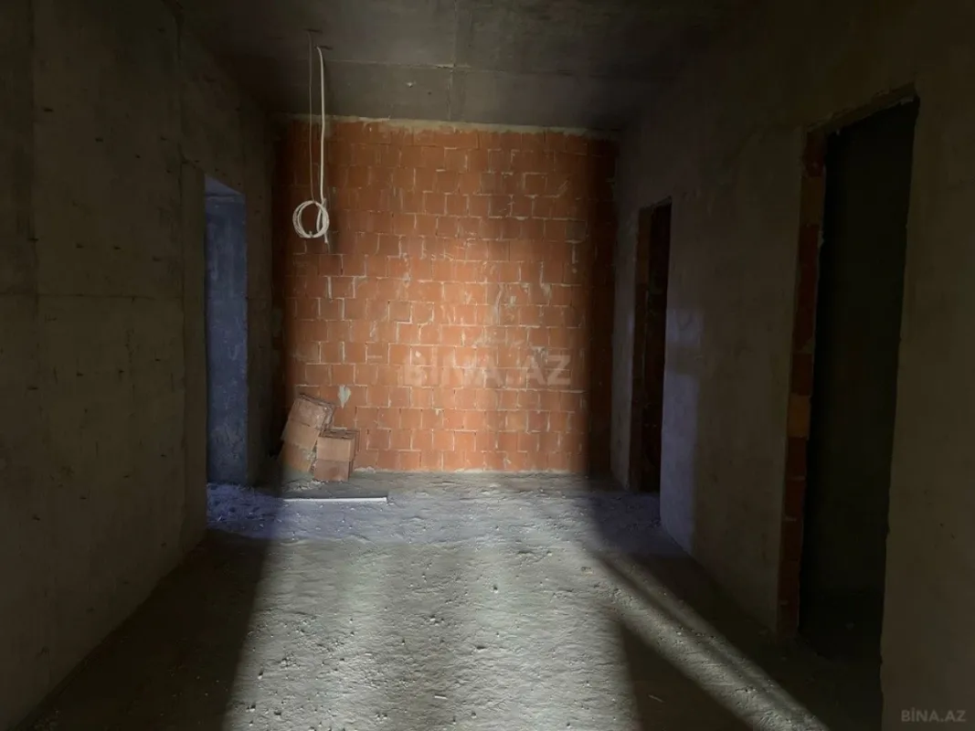 Satılır 2 otaqlı mənzil 82 m²