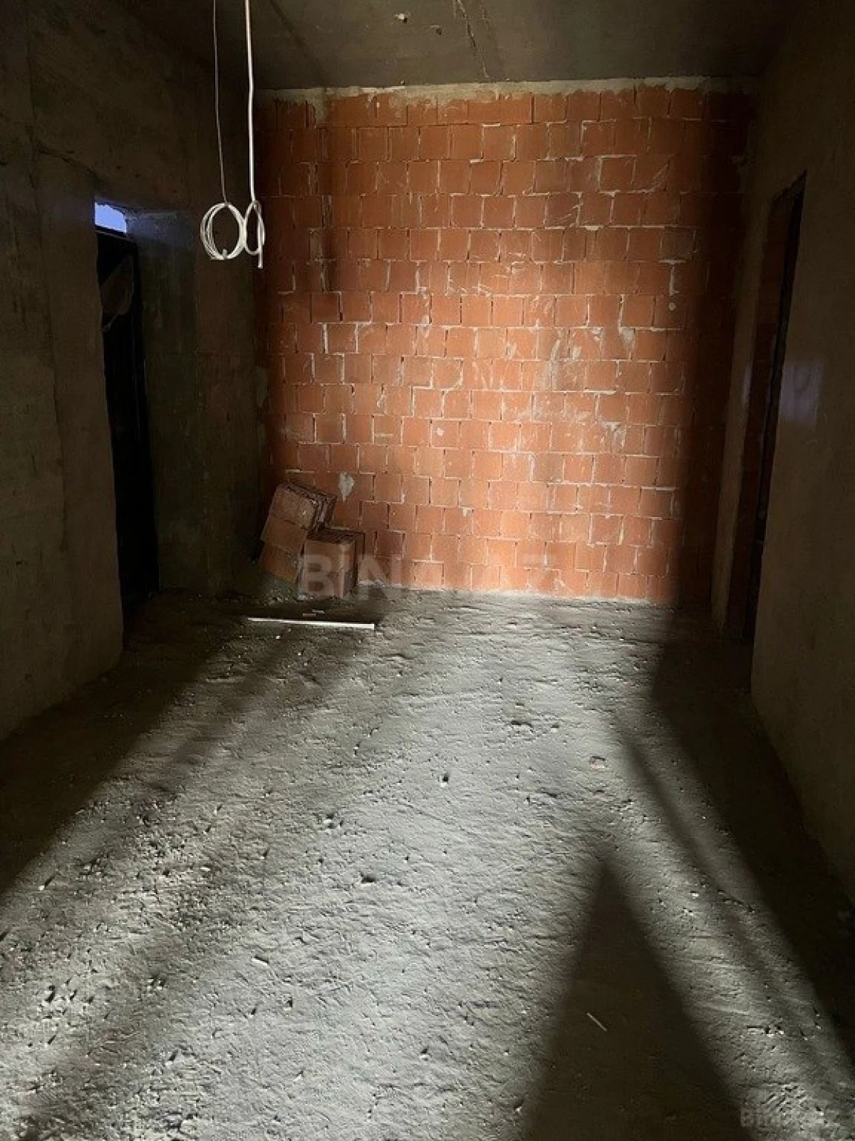 Satılır 2 otaqlı mənzil 82 m²