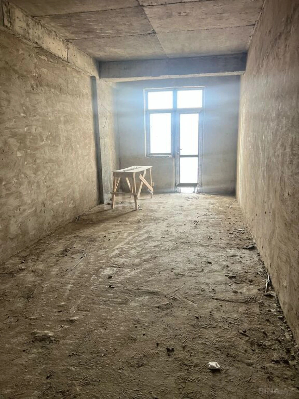 Satılır 2 otaqlı mənzil 82 m²