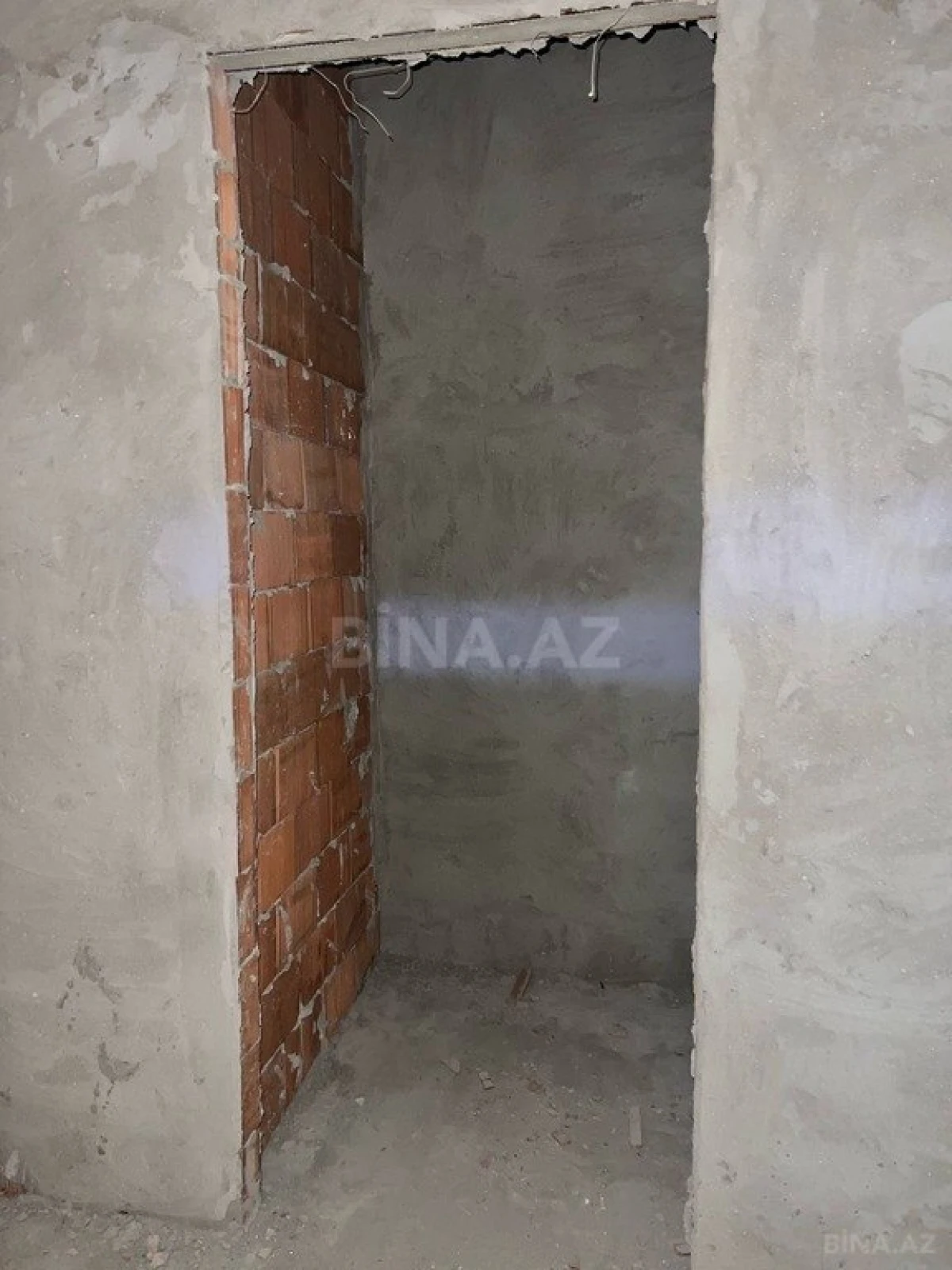 Satılır 2 otaqlı mənzil 82 m²