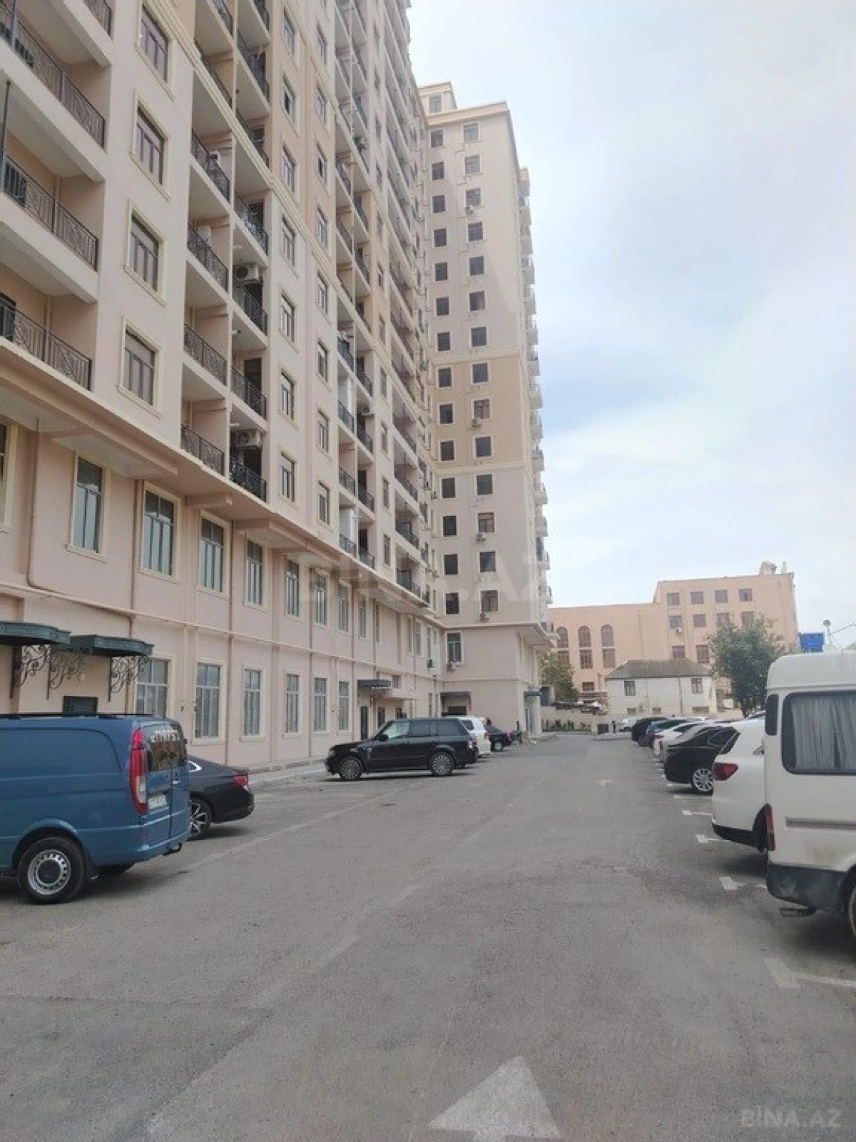Satılır 2 otaqlı mənzil 82 m²