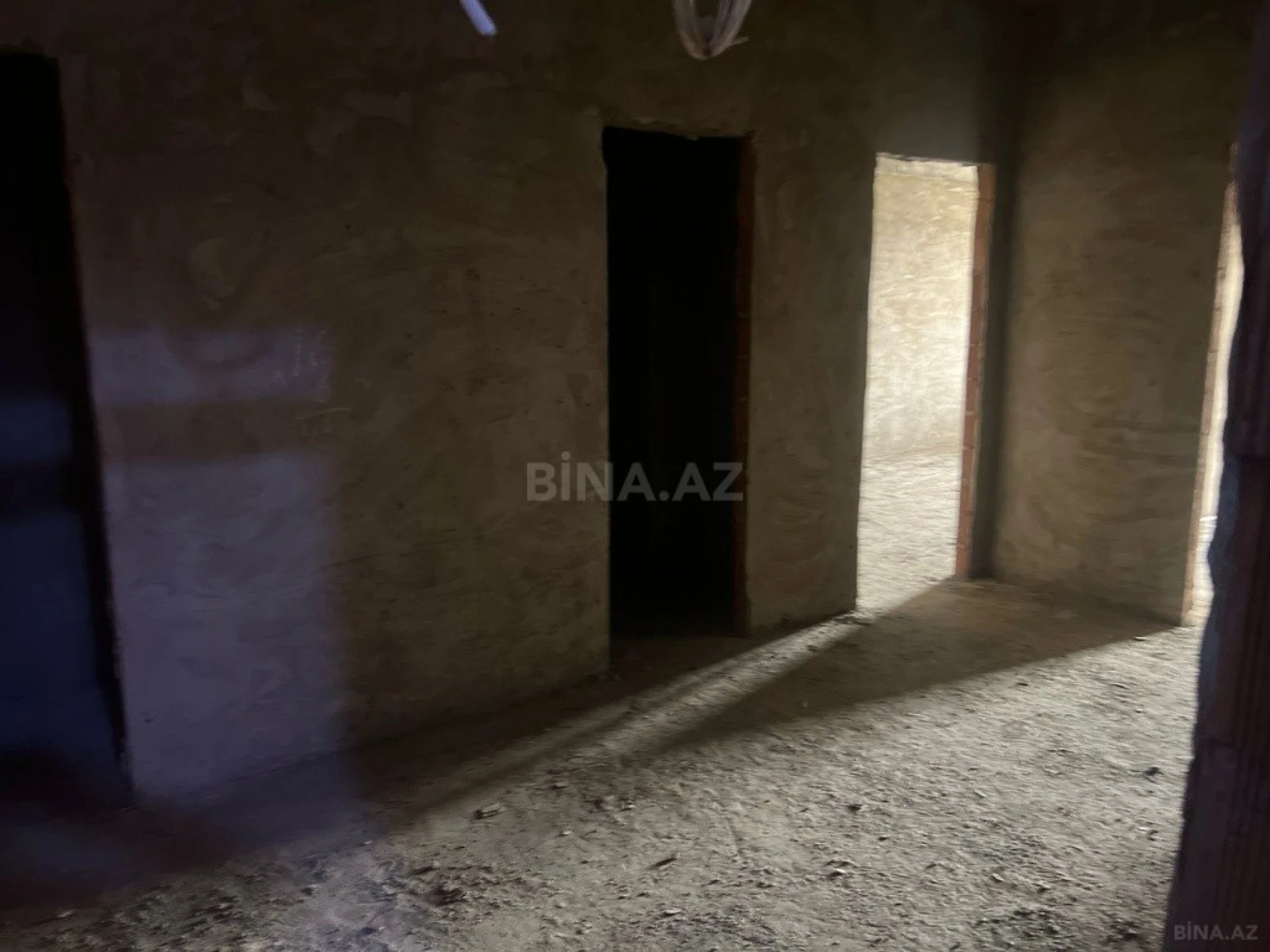 Satılır 2 otaqlı mənzil 82 m²