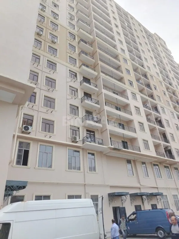 Satılır 2 otaqlı mənzil 82 m²