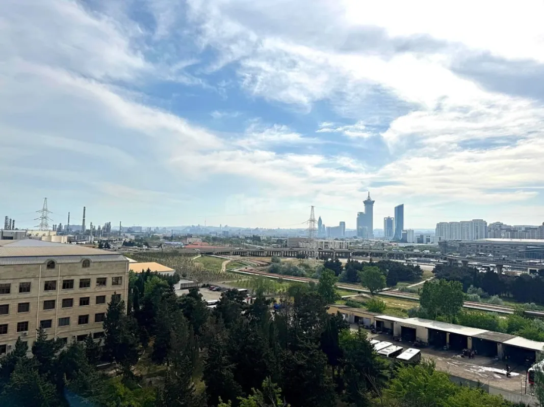 Satılır 4 otaqlı mənzil 95 m²