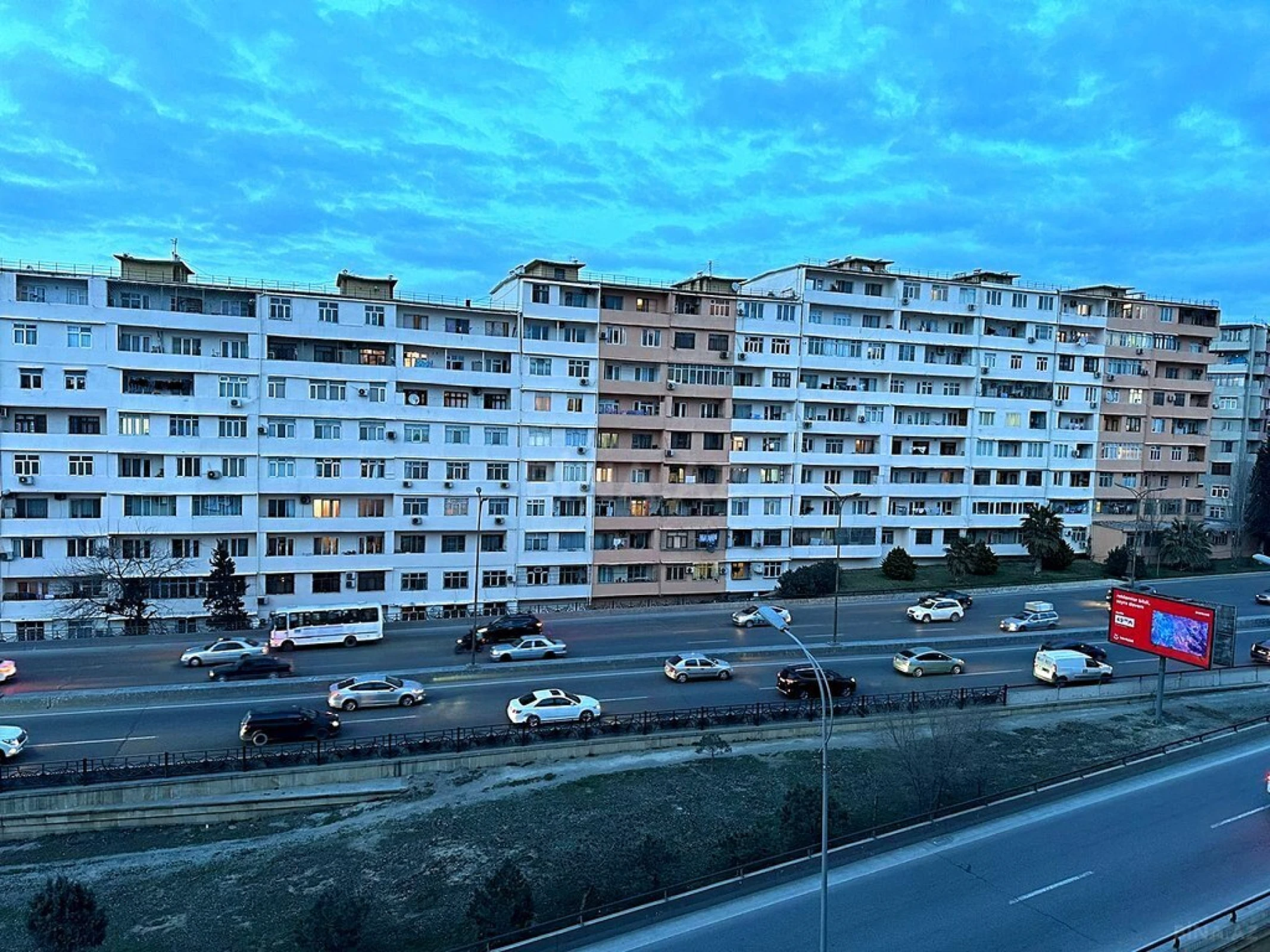 Satılır 4 otaqlı mənzil 95 m²