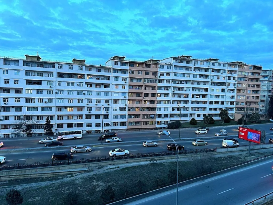 Satılır 4 otaqlı mənzil 95 m²