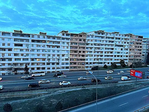 Satılır 4 otaqlı mənzil 95 m²