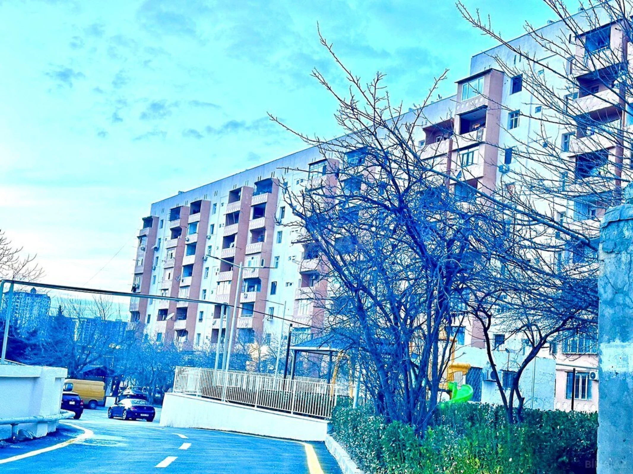 Satılır 4 otaqlı mənzil 95 m²