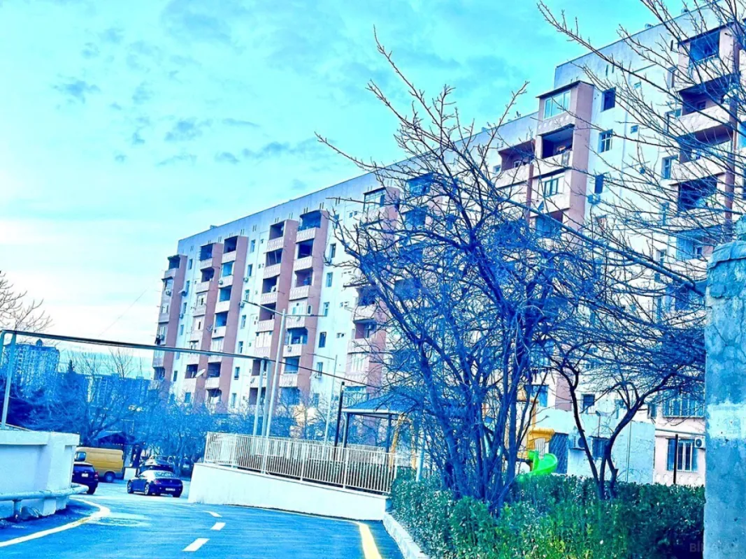 Satılır 4 otaqlı mənzil 95 m²