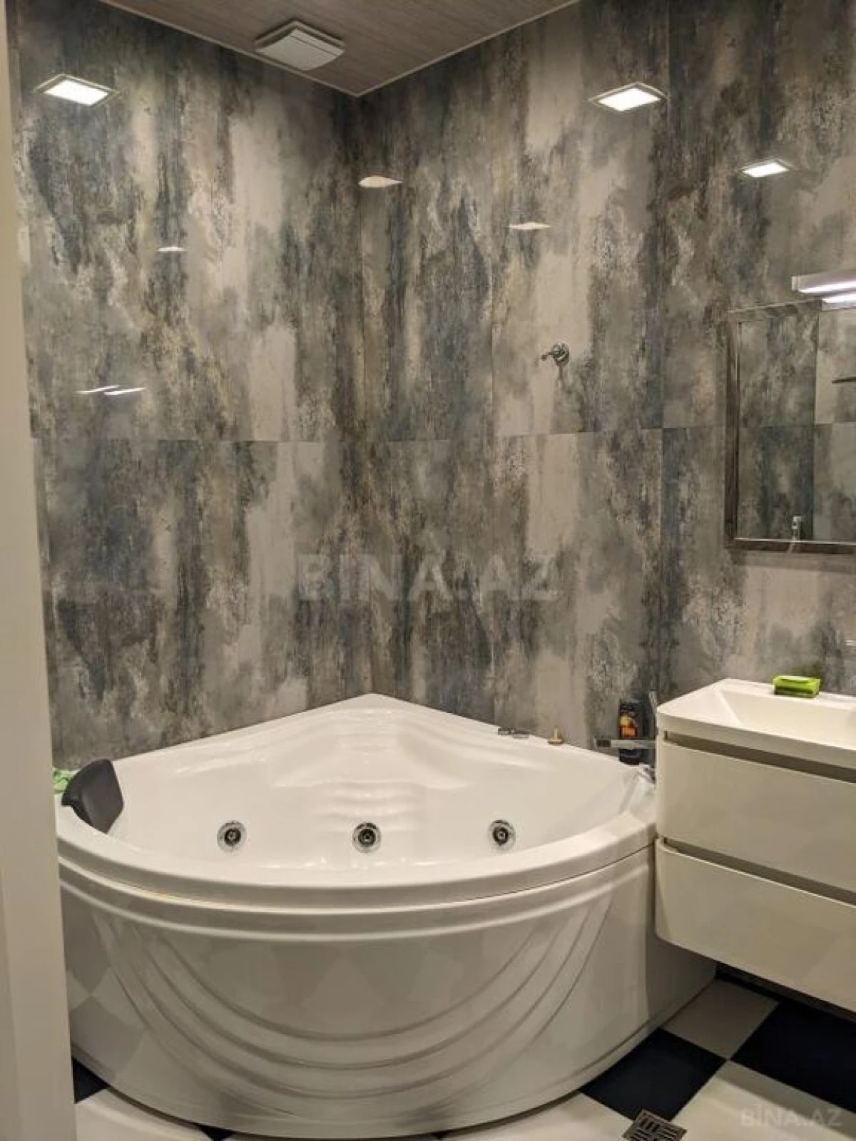 Kirayə verilir 3 otaqlı mənzil 120 m²