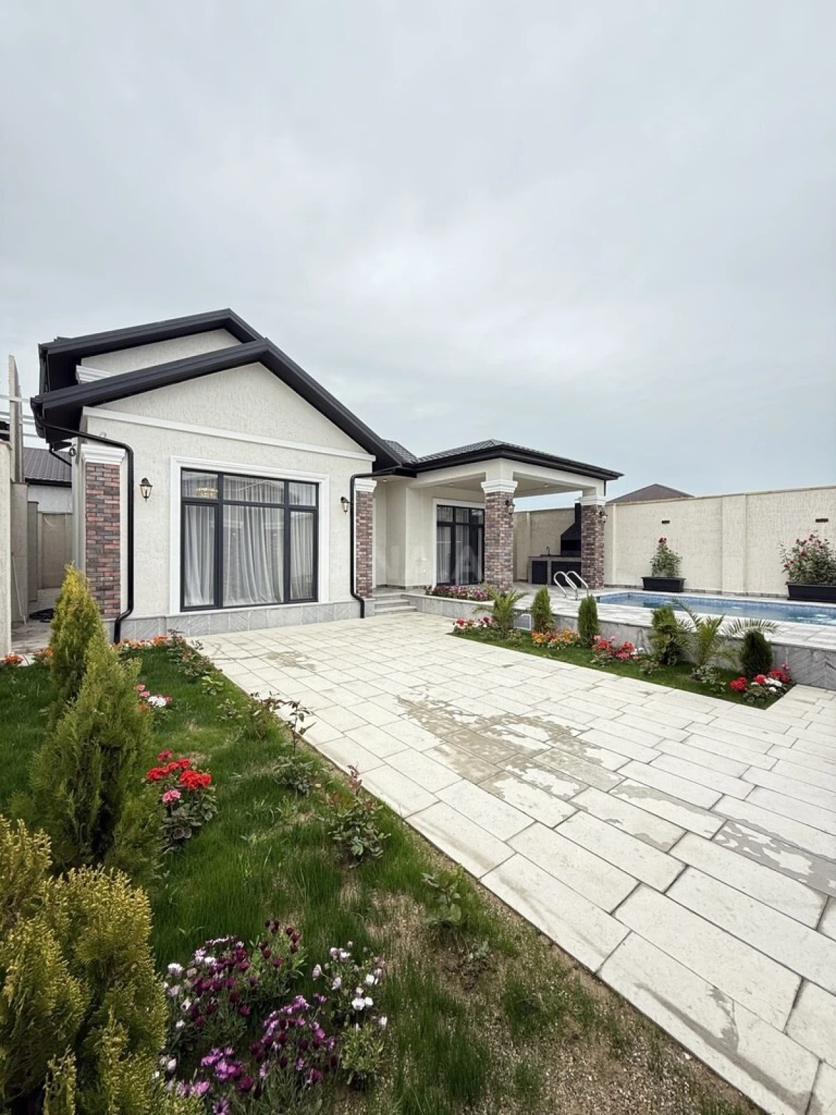 Satılır 4 otaqlı həyət evi 150 m²