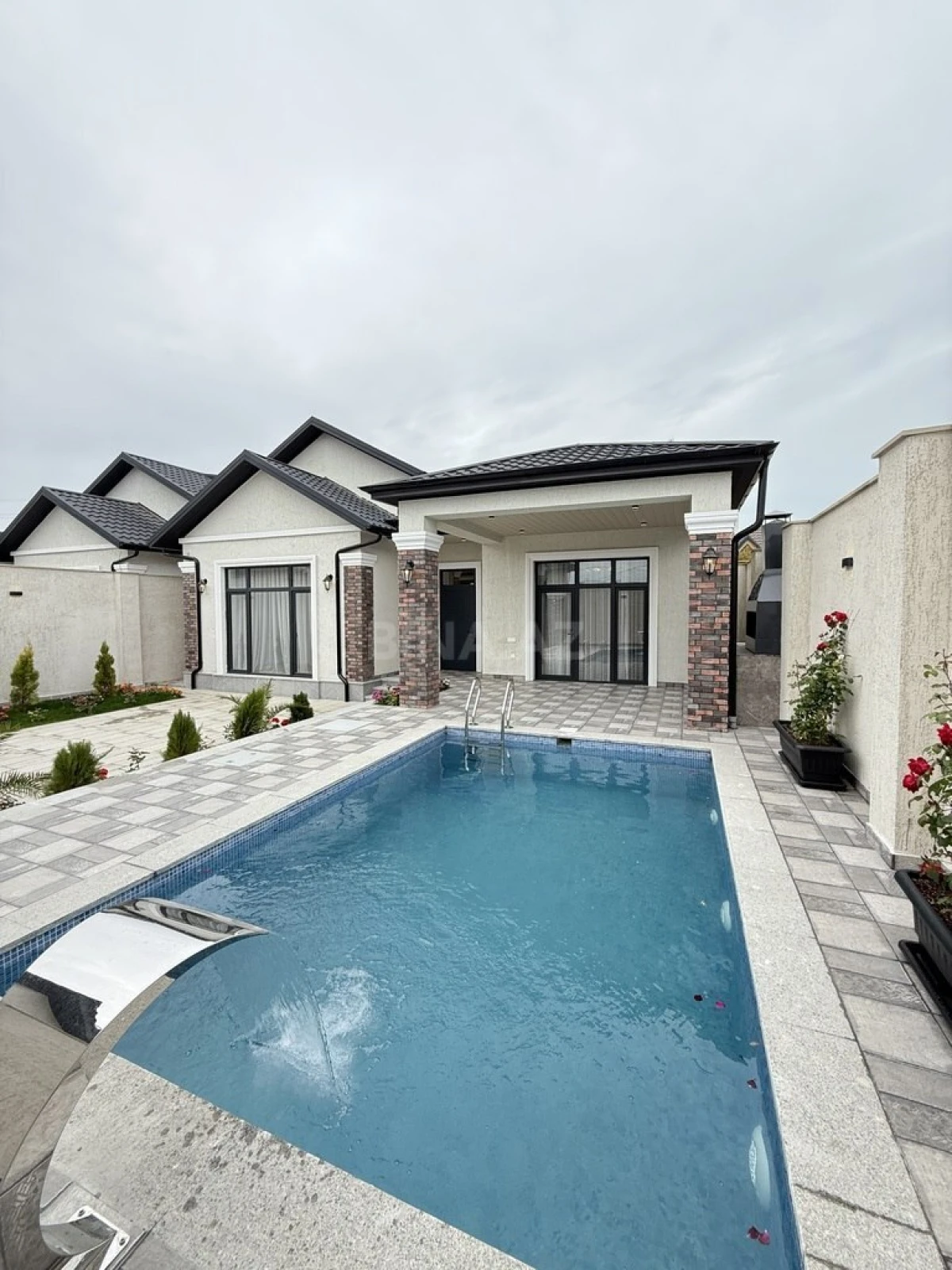 Satılır 4 otaqlı həyət evi 150 m²