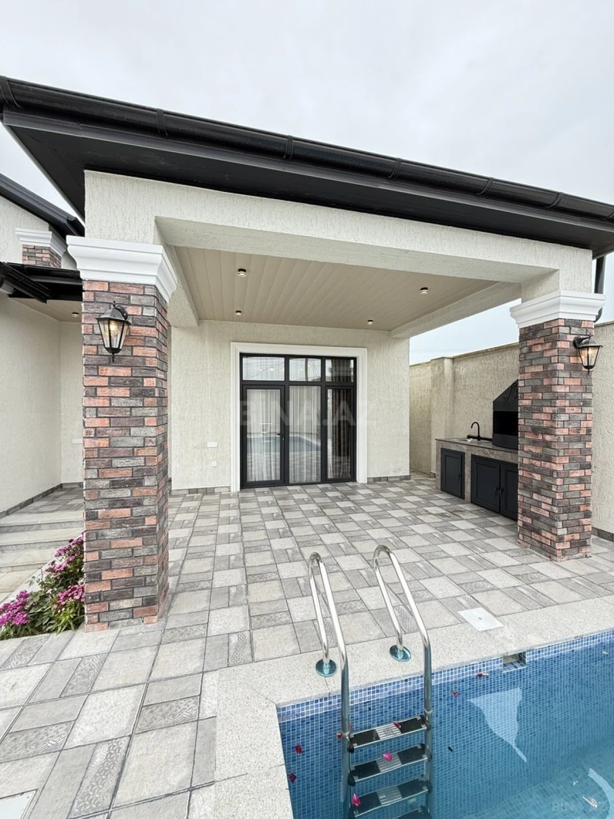 Satılır 4 otaqlı həyət evi 150 m²