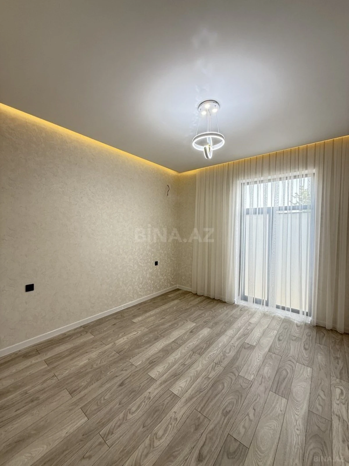 Satılır 4 otaqlı həyət evi 180 m²