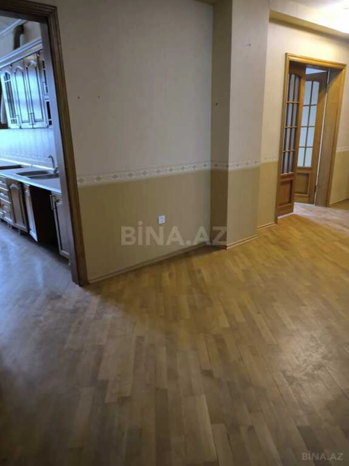 Satılır 4 otaqlı mənzil 157 m²