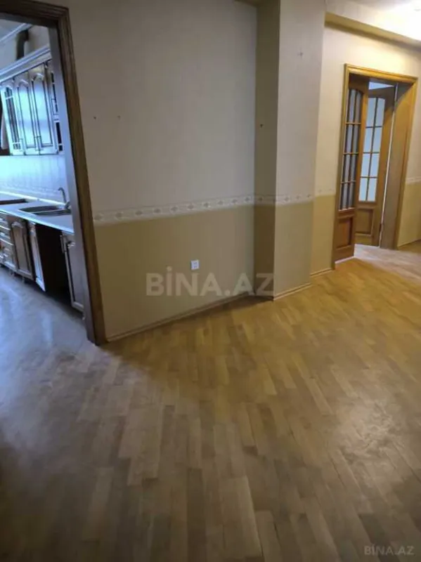 Satılır 4 otaqlı mənzil 157 m²