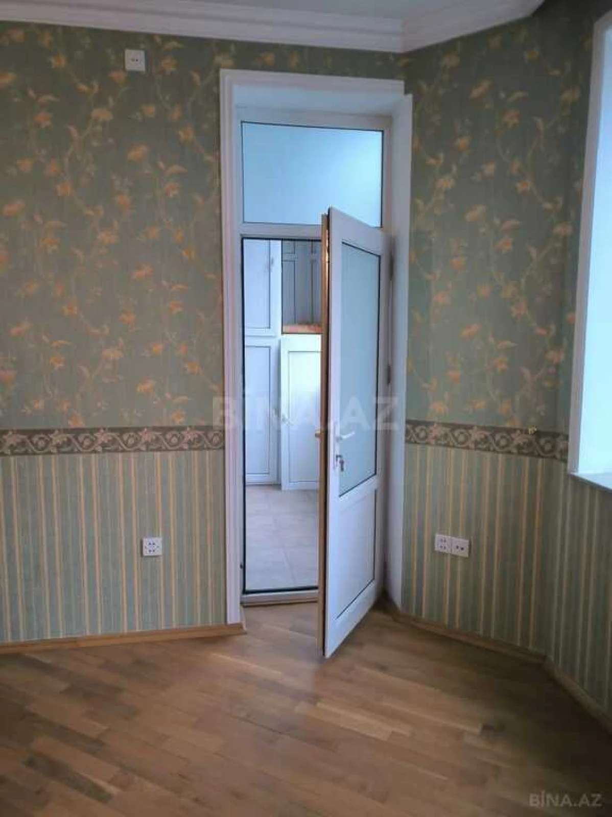 Satılır 4 otaqlı mənzil 157 m²