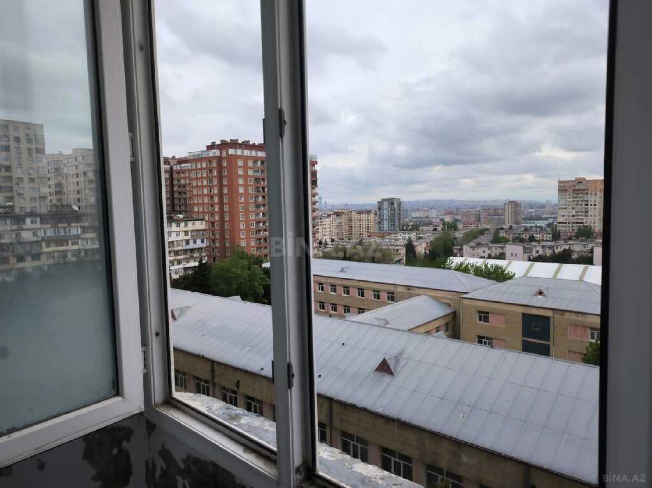 Satılır 4 otaqlı mənzil 157 m²
