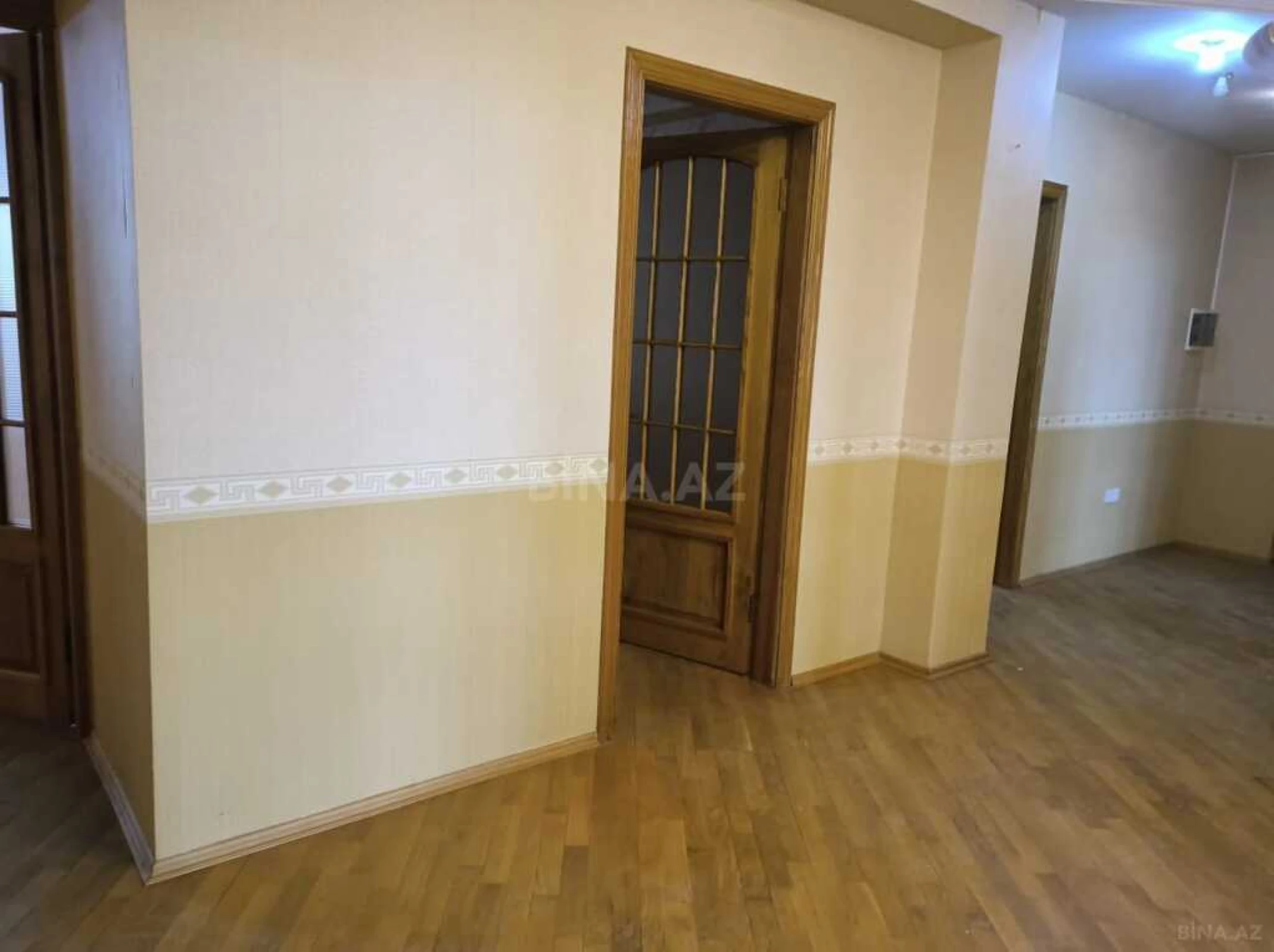 Satılır 4 otaqlı mənzil 157 m²
