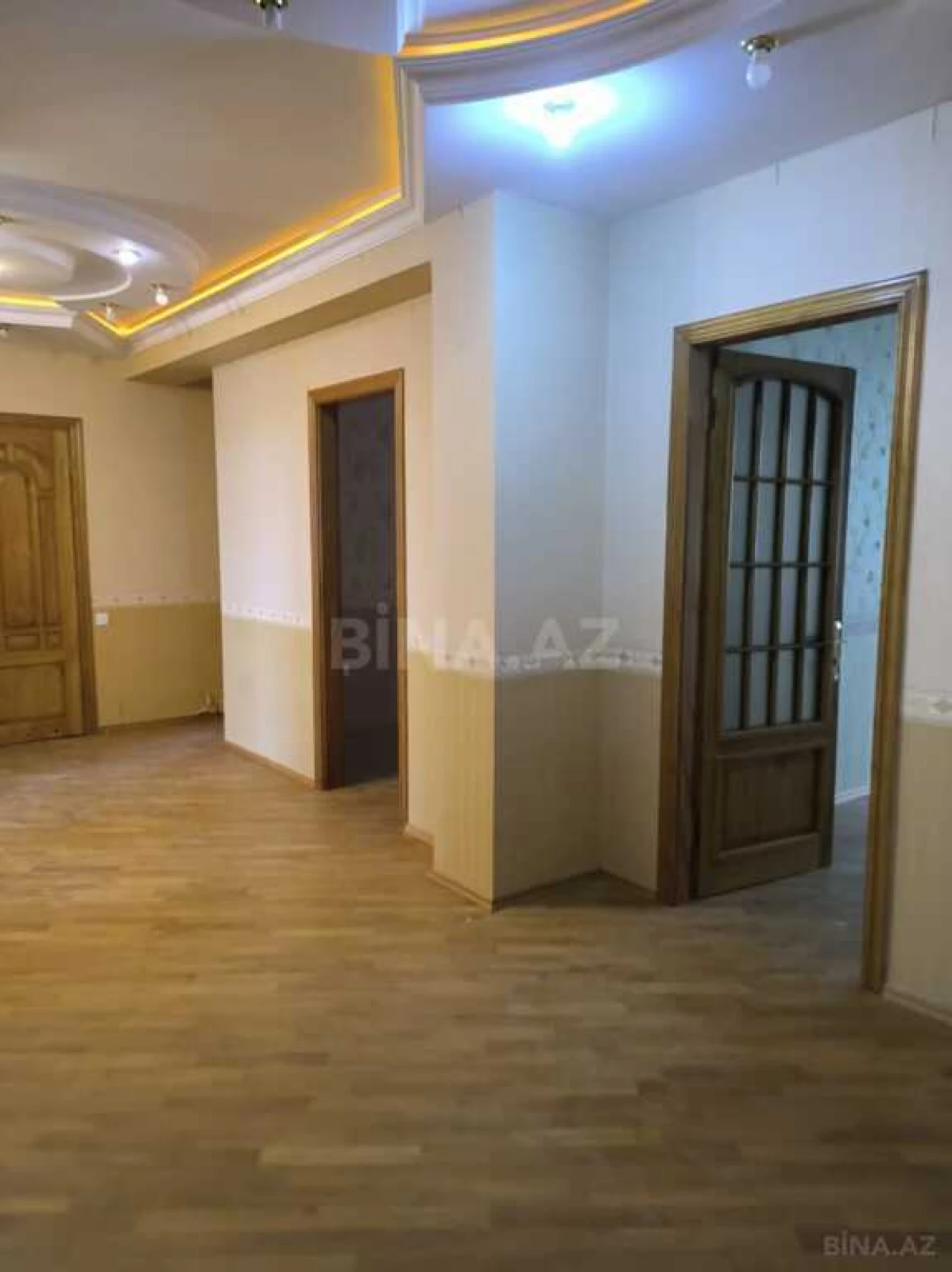 Satılır 4 otaqlı mənzil 157 m²