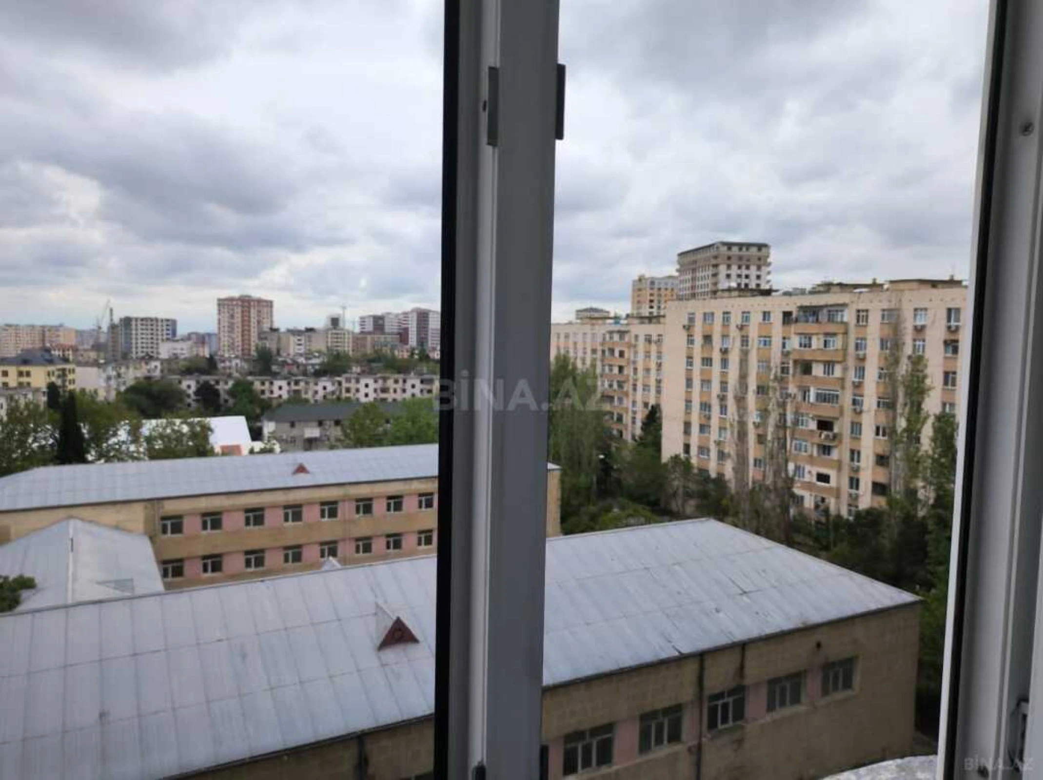 Satılır 4 otaqlı mənzil 157 m²