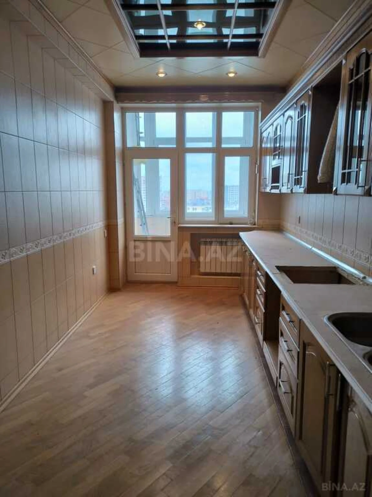 Satılır 4 otaqlı mənzil 157 m²