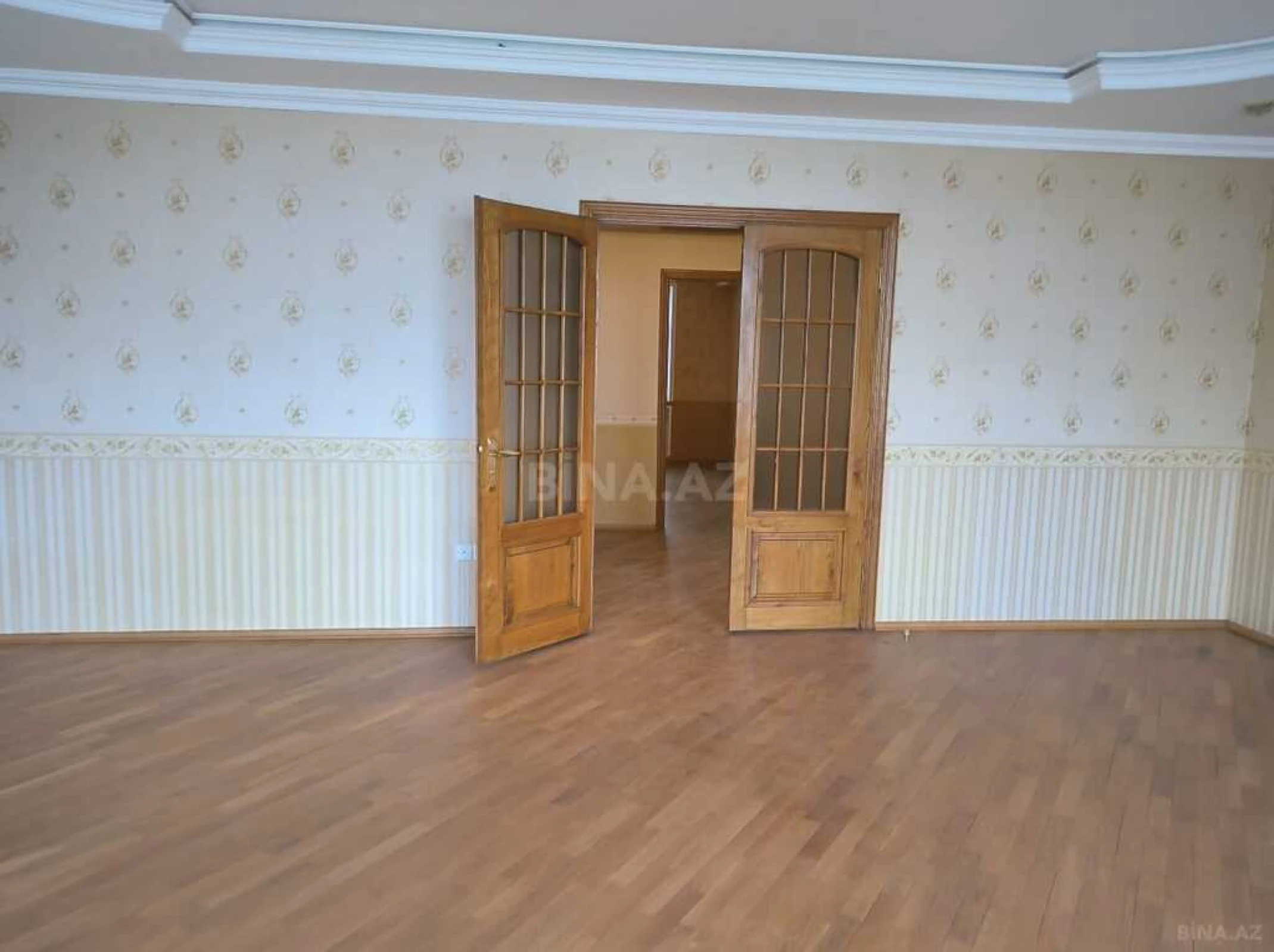 Satılır 4 otaqlı mənzil 157 m²