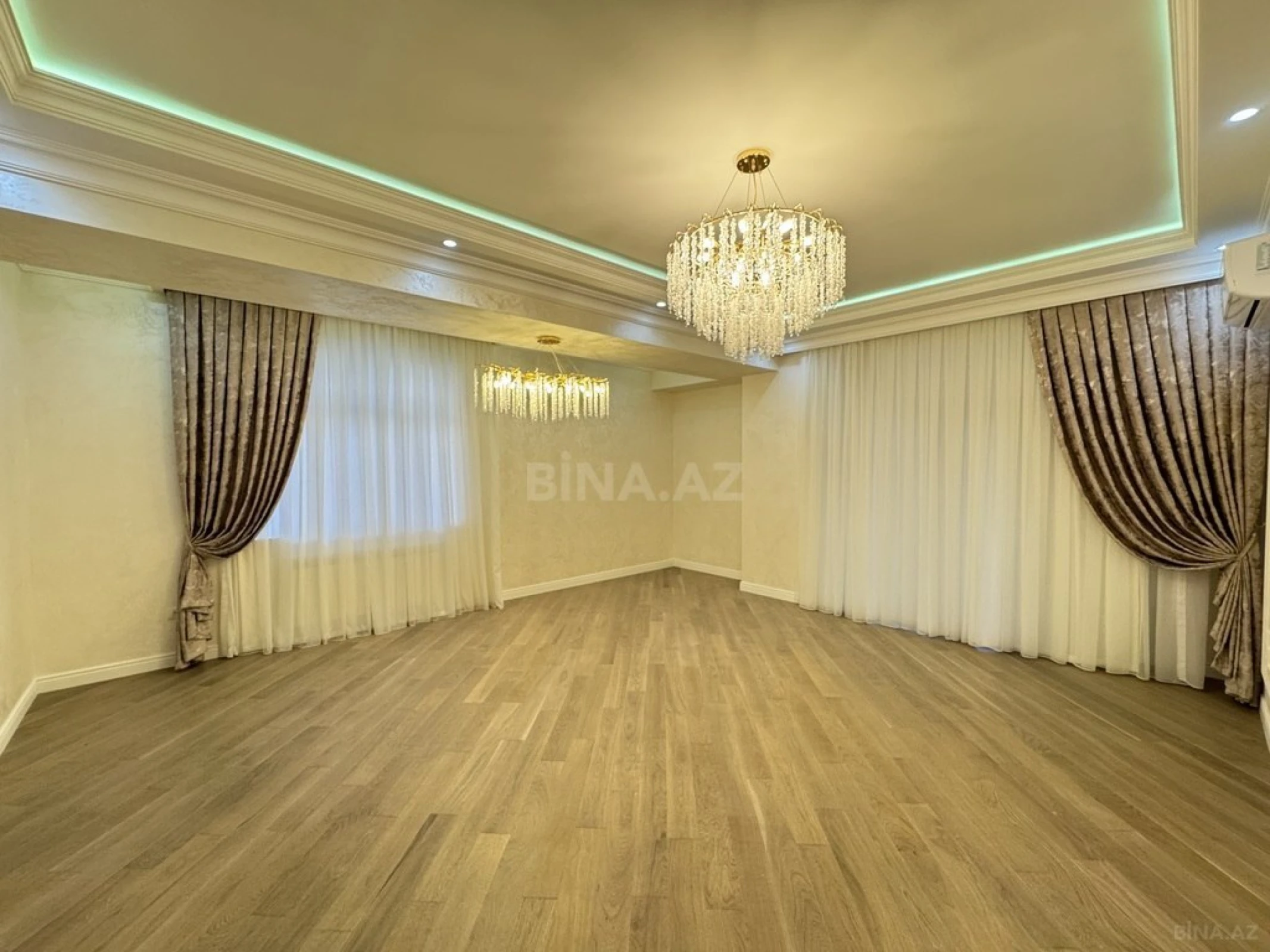 Satılır 3 otaqlı mənzil 154 m²