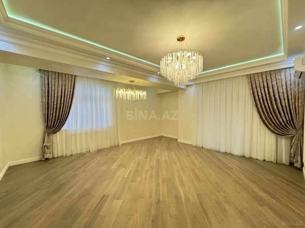 Satılır 3 otaqlı mənzil 154 m²