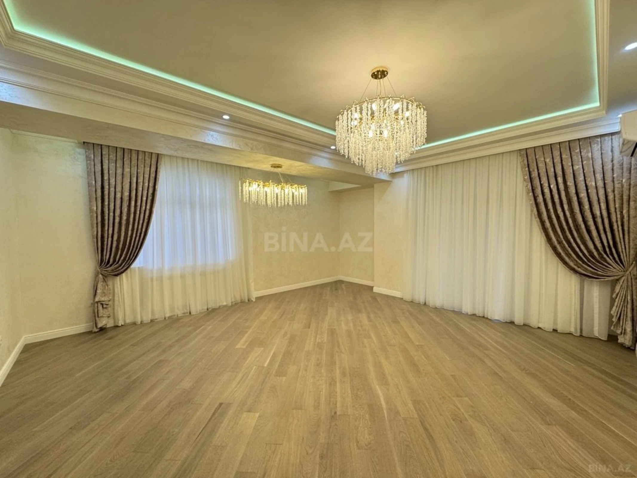 Satılır 3 otaqlı mənzil 154 m²