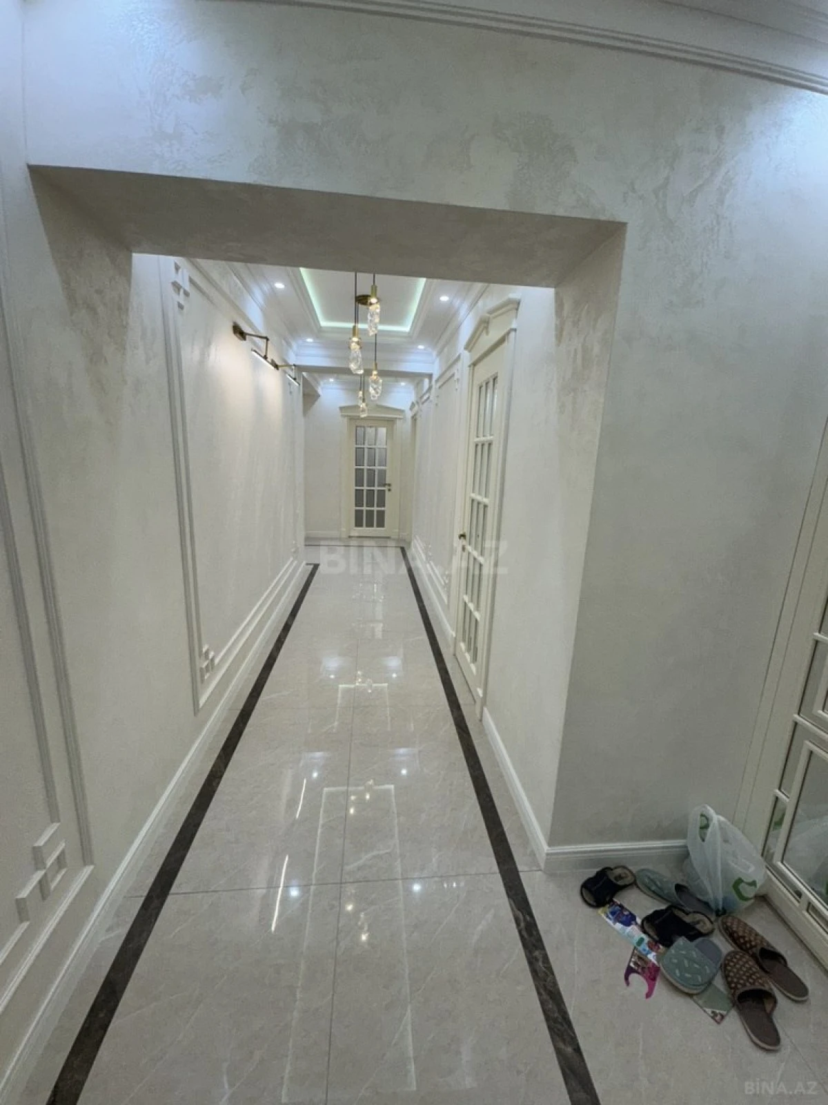 Satılır 3 otaqlı mənzil 154 m²