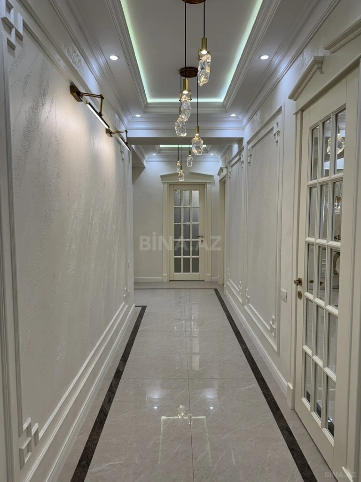 Satılır 3 otaqlı mənzil 154 m²