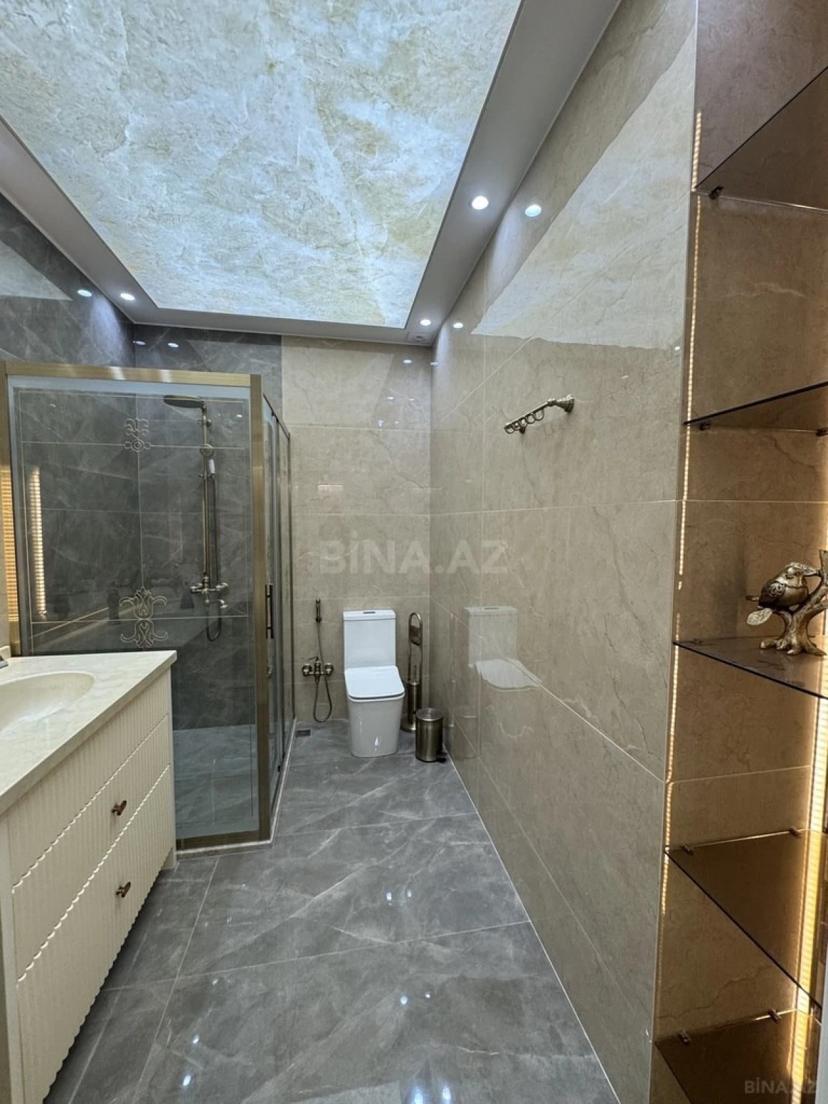 Satılır 3 otaqlı mənzil 154 m²