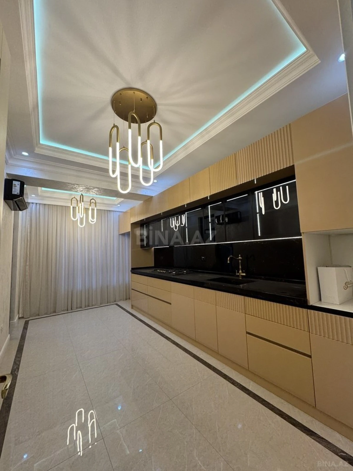 Satılır 3 otaqlı mənzil 154 m²