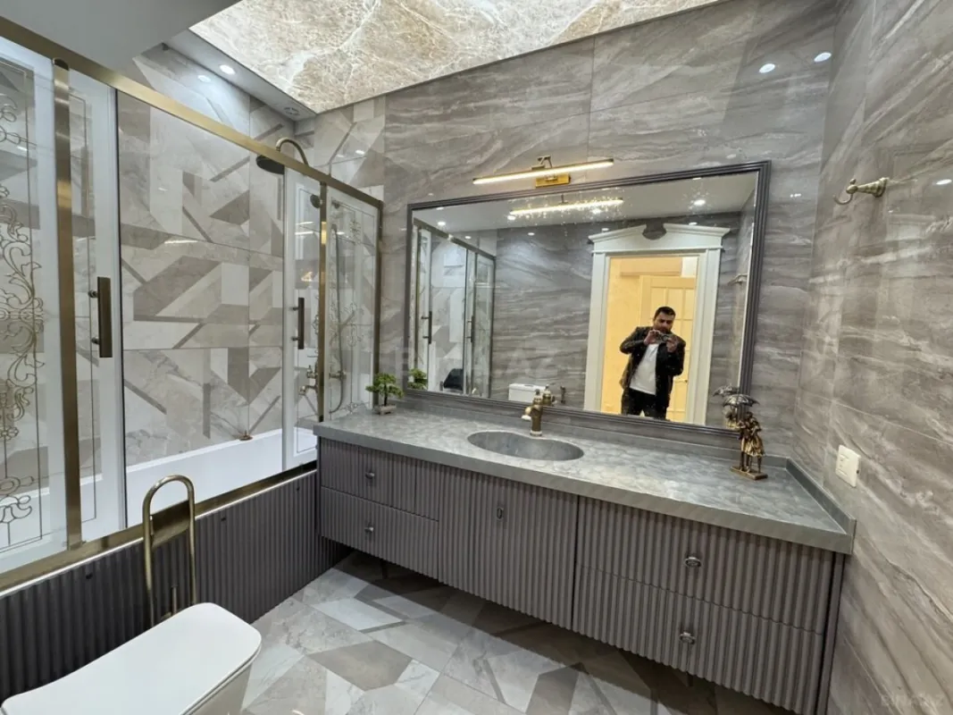 Satılır 3 otaqlı mənzil 154 m²