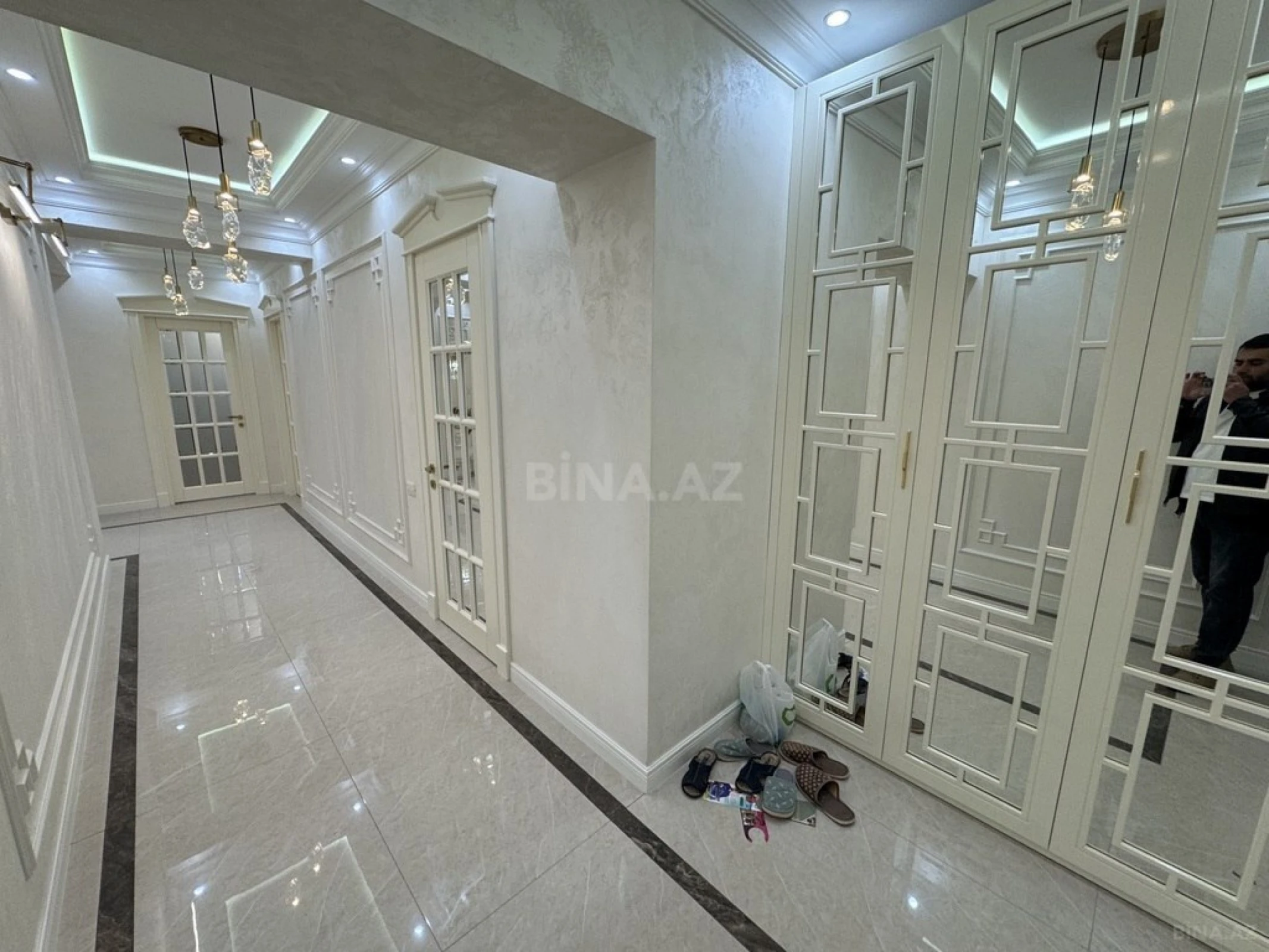 Satılır 3 otaqlı mənzil 154 m²