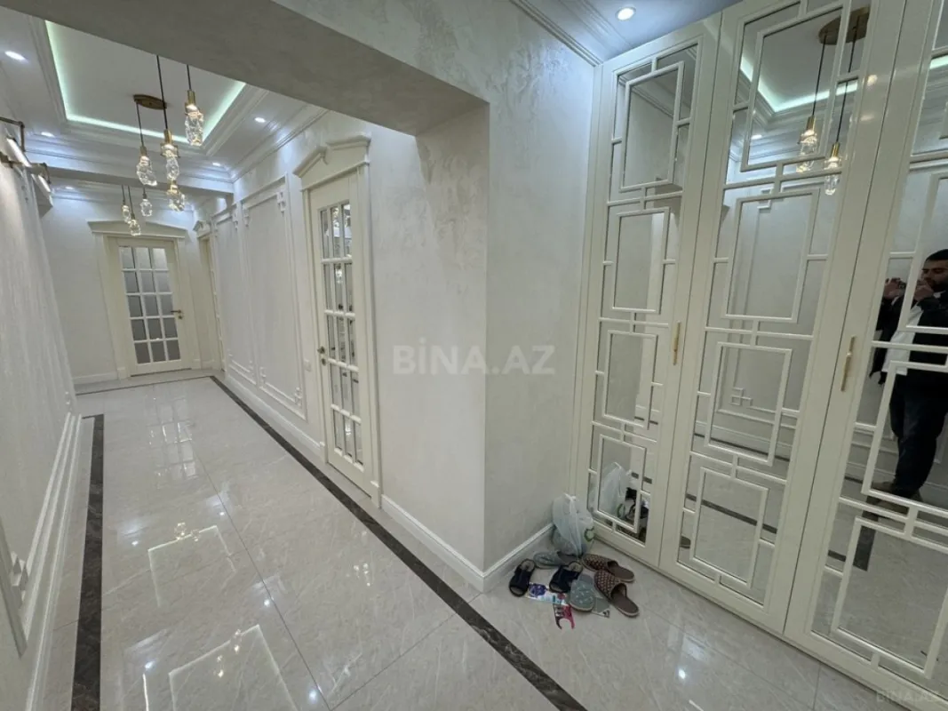 Satılır 3 otaqlı mənzil 154 m²
