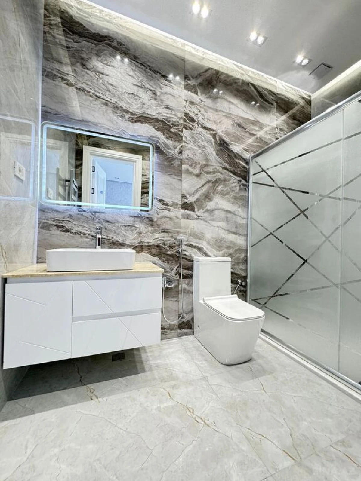 Satılır 5 otaqlı həyət evi 200 m²