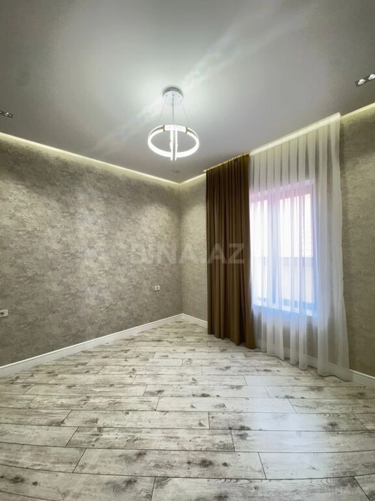 Satılır 5 otaqlı həyət evi 200 m²