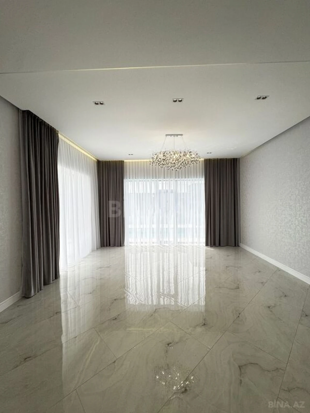 Satılır 5 otaqlı həyət evi 200 m²