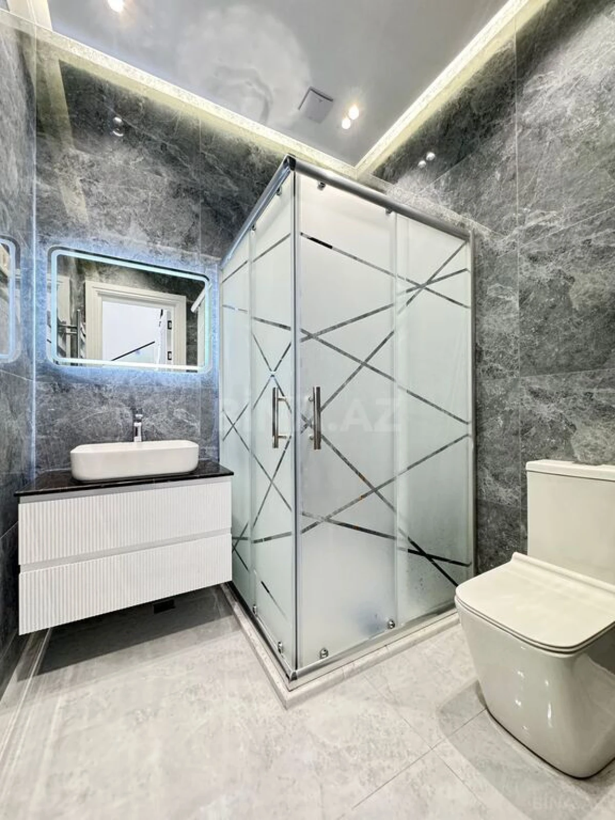 Satılır 5 otaqlı həyət evi 200 m²