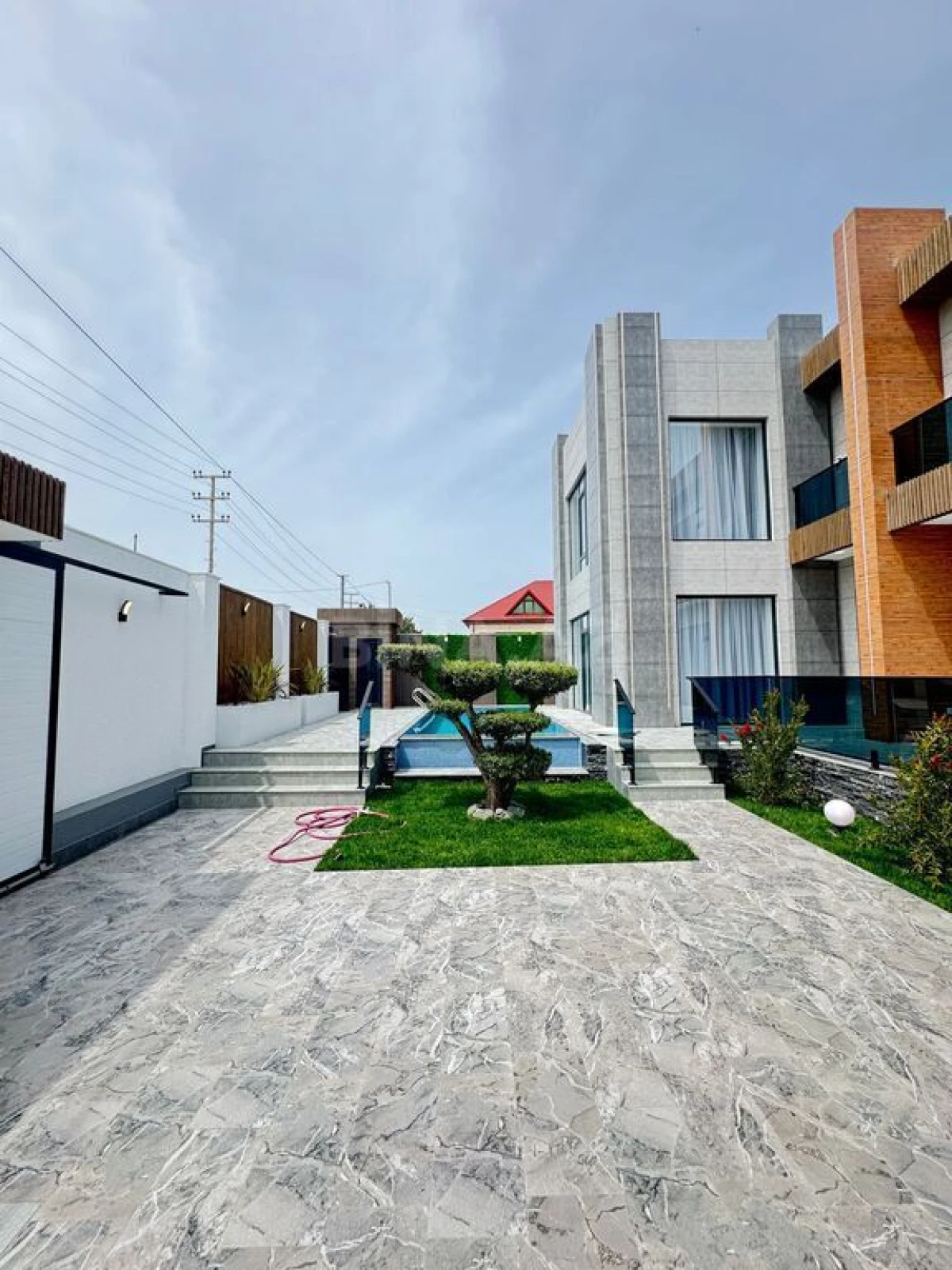 Satılır 5 otaqlı həyət evi 200 m²